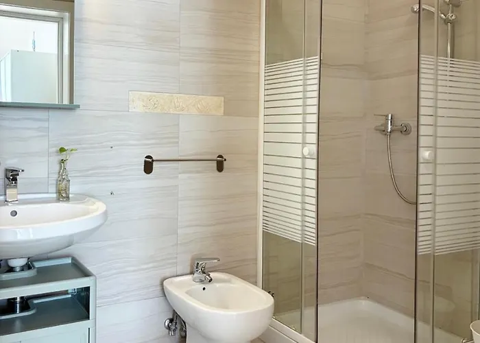 Holihome The Shore Guest house